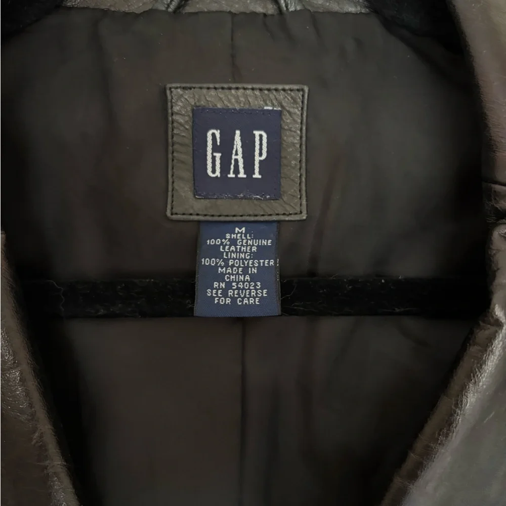 Vintage GAP Women's Black Leather Jacket - Picture 2 of 7